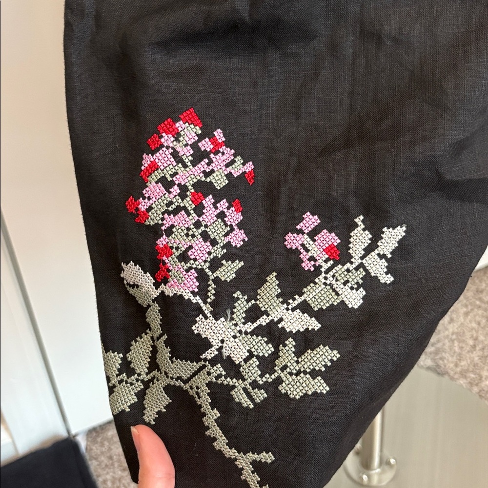 NEW EXQUISE Julieta dress in black Linen Embroidered Floral - Picture 7 of 12